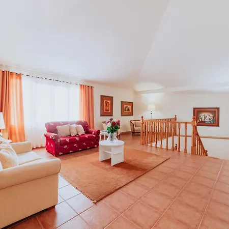 Гостевой дом By Amazing Madeira 3*